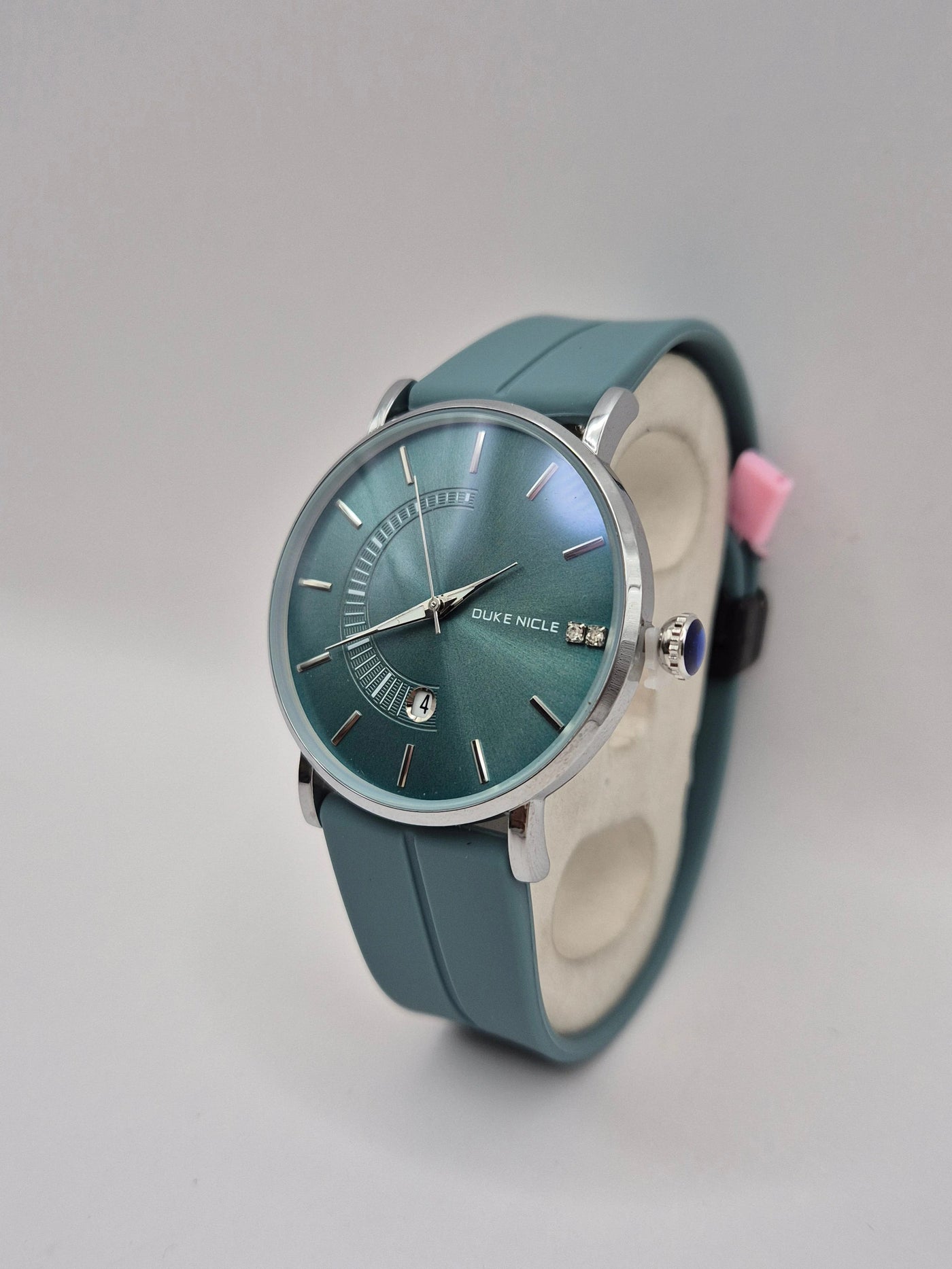 Green Elegance: DUKE NICLE Timepiece